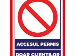 Placuta pentru accesul permis doar clientilor
